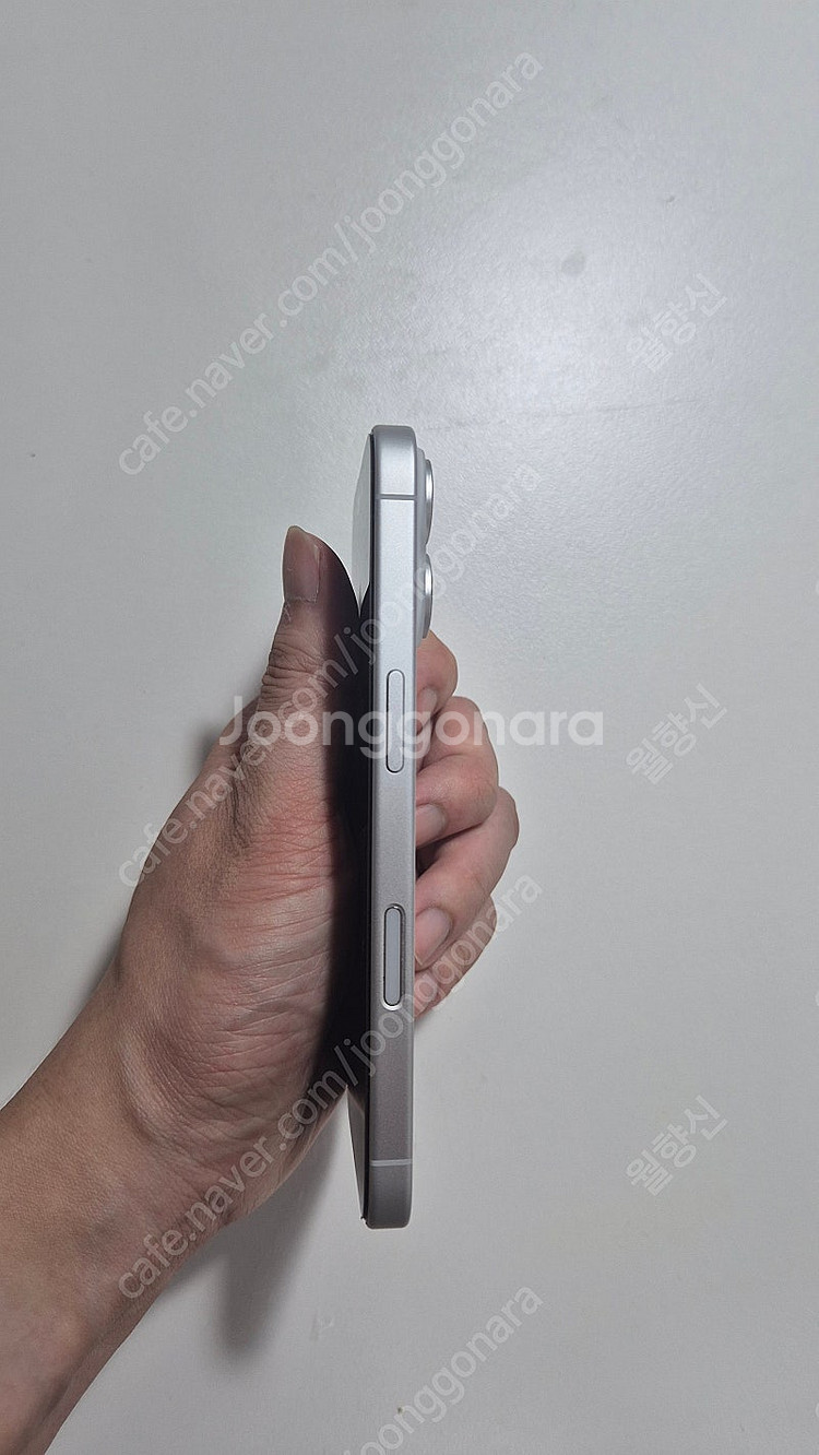 아이폰16 화이트 128gb A급 박풀 판매합니다.--8