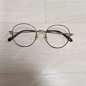 안경 싸게 팔아요~~