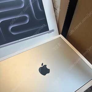 애플 맥북 프로 14 m3 램 18GB, 512GB + 애케플 27년 8월 판매합니다 가격제안 가능!
