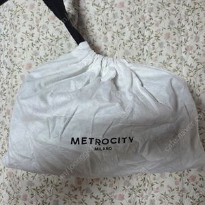 1회 사용 메트로시티 퀼팅 체인백 블랙 팔아요