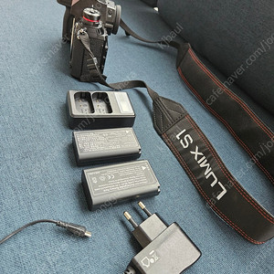 사용 얼마못한 루믹스 s1 바디 충전기세트 판매합니다