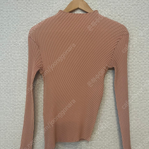 이세이미야케 오비큘러 긴팔 탑 이미지