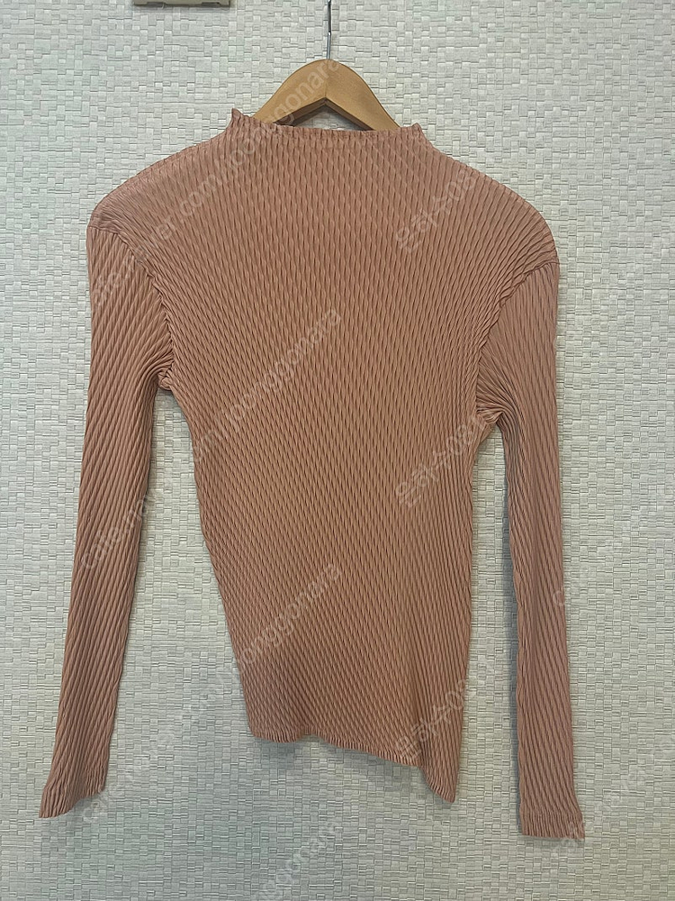 이세이미야케 오비큘러 긴팔 탑 이미지