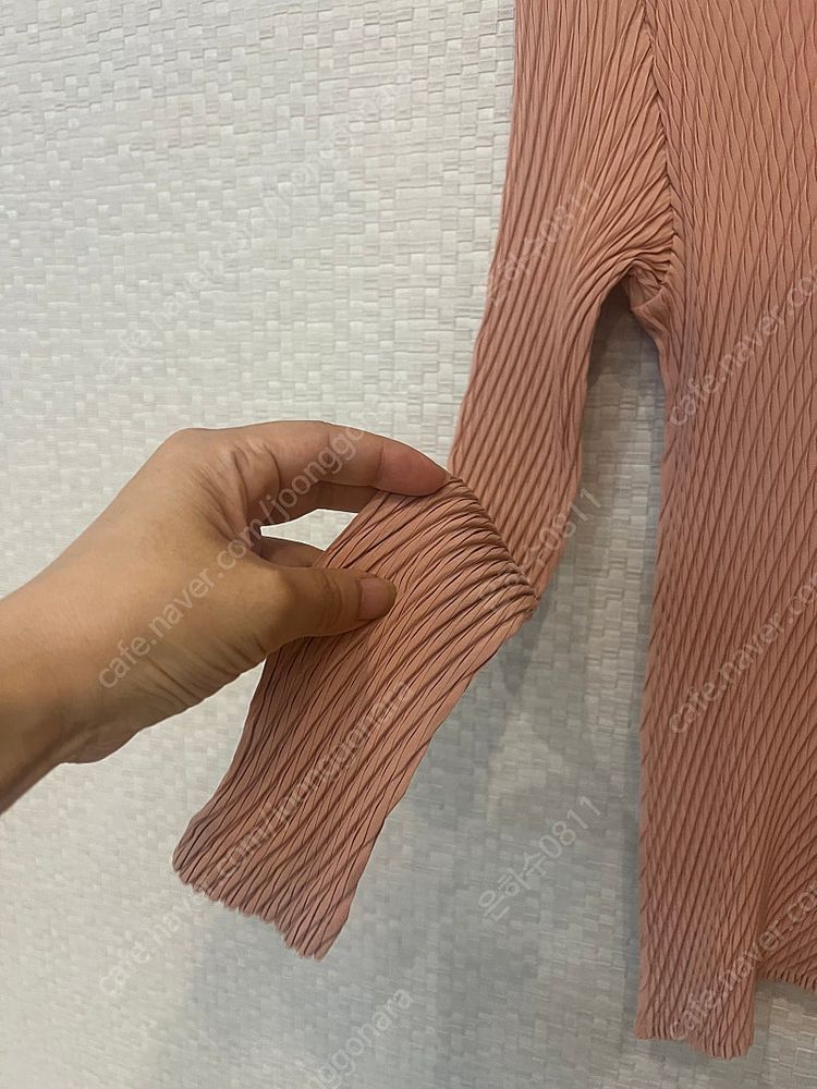 이세이미야케 오비큘러 긴팔 탑 이미지