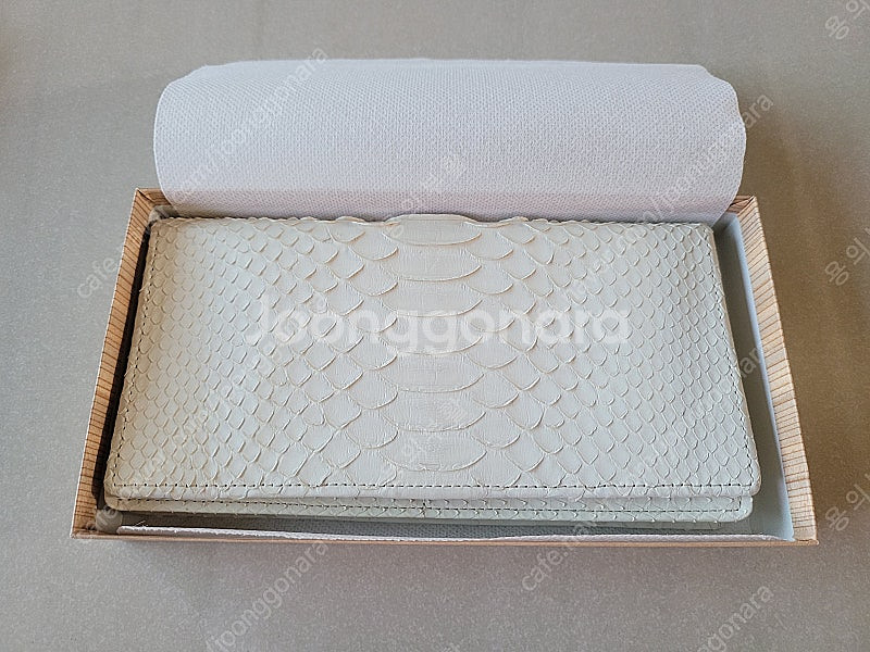 [가격 인하] 일본 화이트 파이톤 가죽 장지갑--0