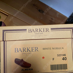 바커 로퍼 barker almeria white nubuck 255~260사이즈 팔아요