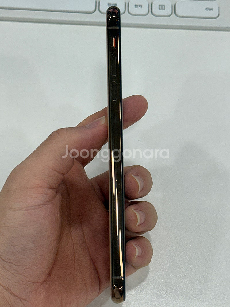 아이폰XS맥스 골드 64GB 26만원 판매합니다~--3