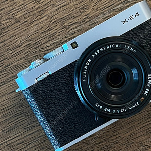 후지필름 X-E4실버(xe4)BODY + XF 27mm 2.8 R WR 번들렌즈 KIT 일괄 판매