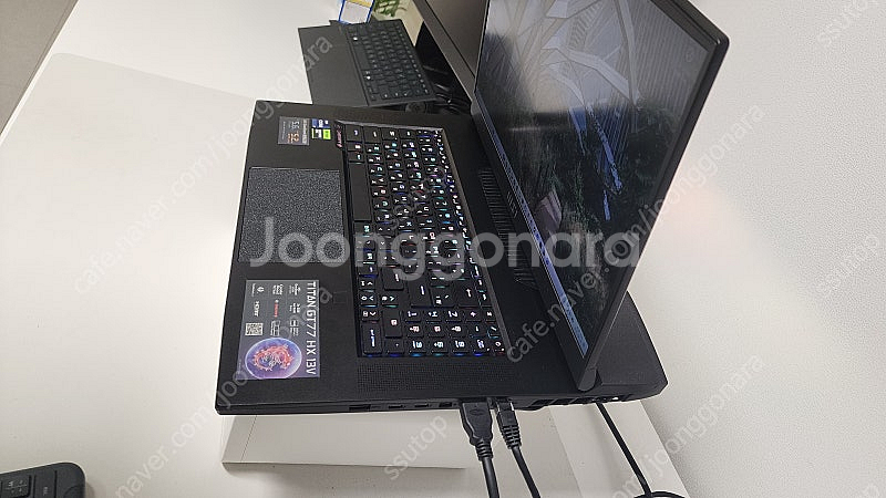 MSI Titan GT77 HX 13VI-i9 4K W...--2