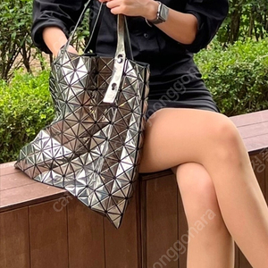 바오바오백 플래티넘 건메탈 라지 정품S급(한글텍)구찌디올루이비통프라다고야드샤넬보테가베네타발렌시아가입생로랑셀린느톰브라운버버리미우미우에르메스버킷백호보백클러치가방크로스백숄더백토트백
