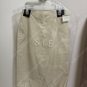 시에 sie 앨리 벨티드 랩스커트 크림 M