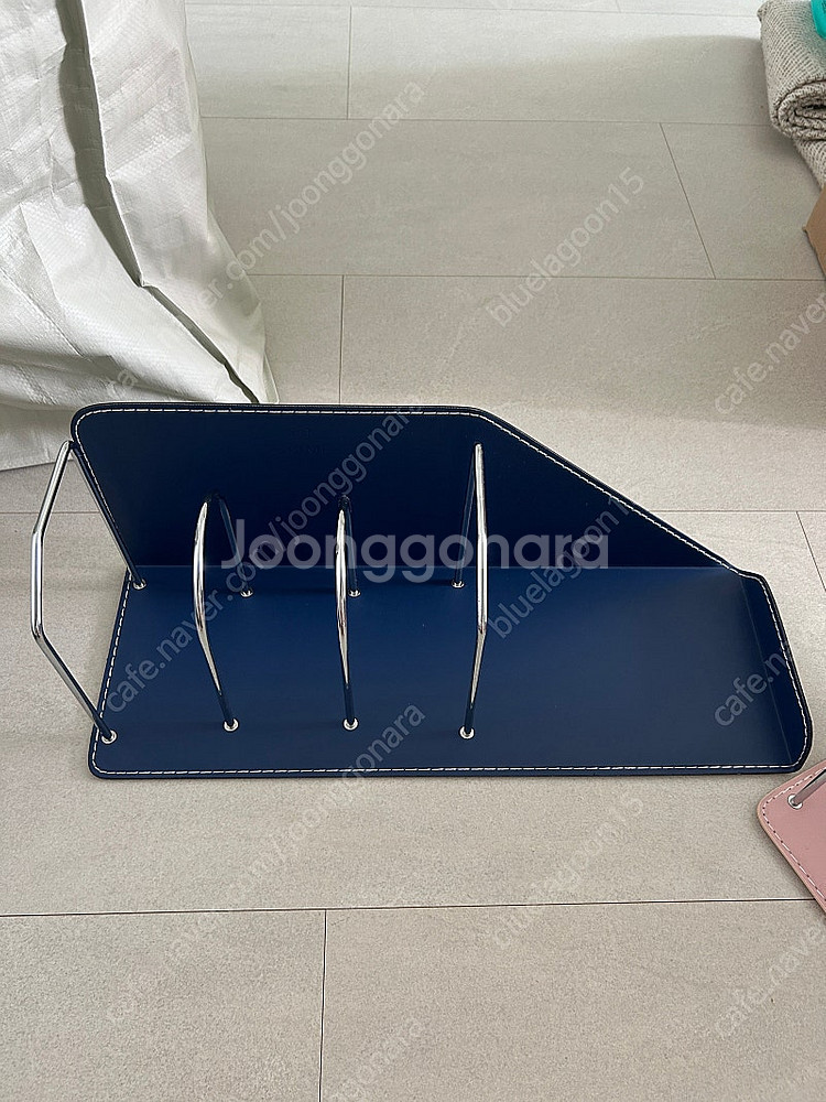 컴프프로 가죽 책꽂이2개 일괄팝니다!--1