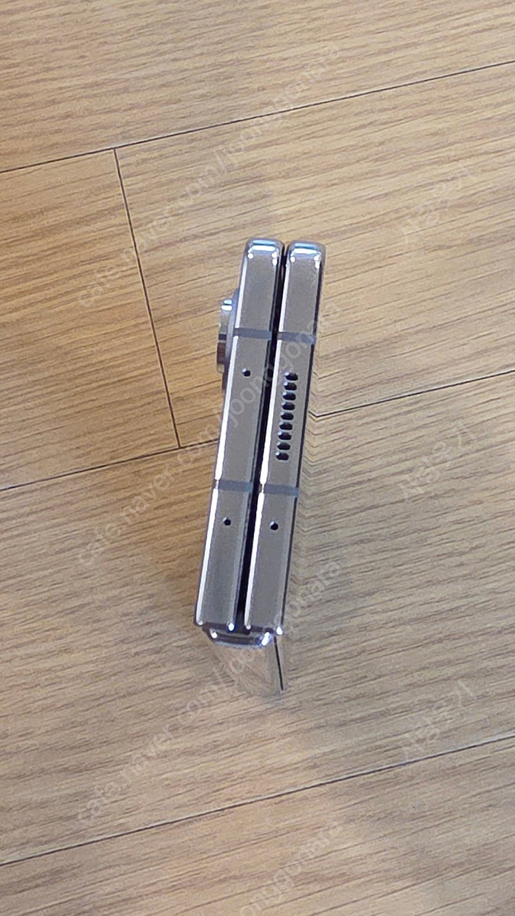 갤럭시 폴드5 512기가 아이스블루 자급제 모델 판매합니다.--2