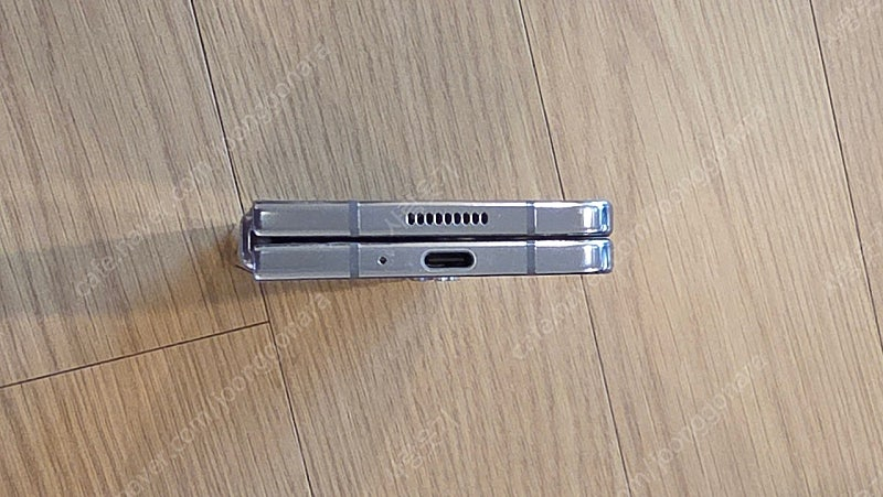 갤럭시 폴드5 512기가 아이스블루 자급제 모델 판매합니다.--3