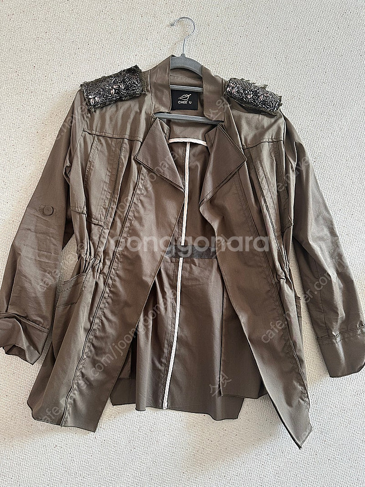 치유의 옷장 오브제 비즈 야상--1