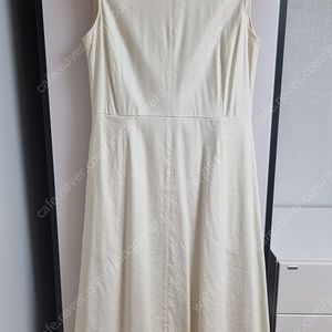 유메르 로니 슬리브리스 원피스 F 크림베이지 블랙