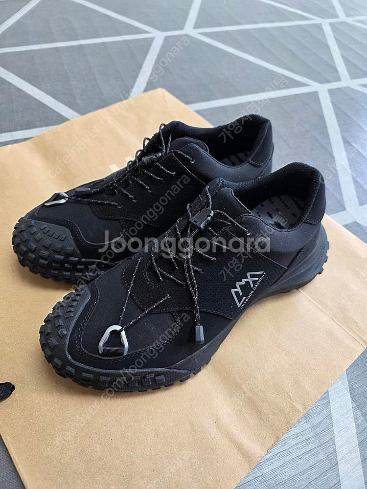 코오롱 시리즈에서 수입 판매하는 가먼트 아웃도어 트레킹화--0