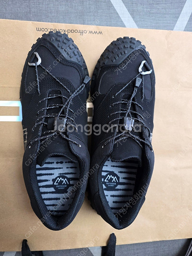 코오롱 시리즈에서 수입 판매하는 가먼트 아웃도어 트레킹화--2