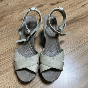 크록스 레이웨지 x모양 w7