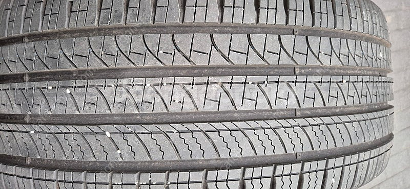 피렐리 245/40R20 타이어 1짝 판매합니다.--3