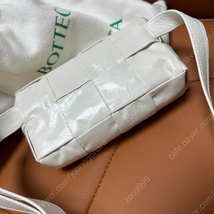 보테가 베네타 카세트백 벨트백 유광