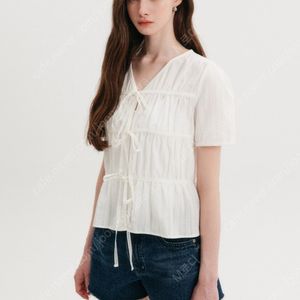 LOOKAST 룩캐스트 모아 레이스 셔링 블라우스