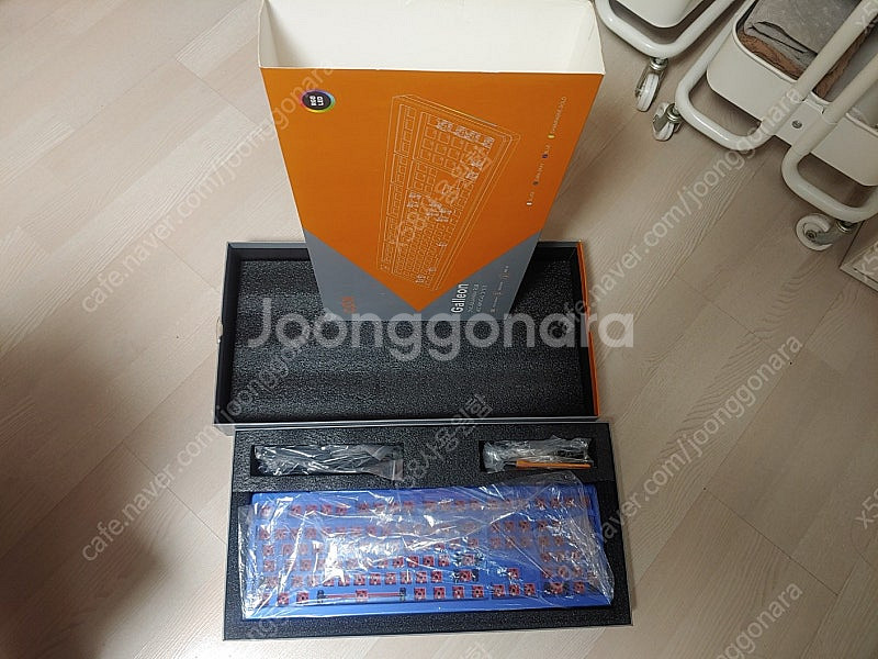 커스텀키보드 COX 갤리온 CNC 풀 알루미늄 RGB 기계식 커스텀 베어본 (다크그레이.블루)2가지--1
