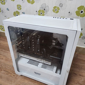 [개인] 완본체 컴퓨터 i5-13600K 32GB 6800XT 화이트 본체 판매