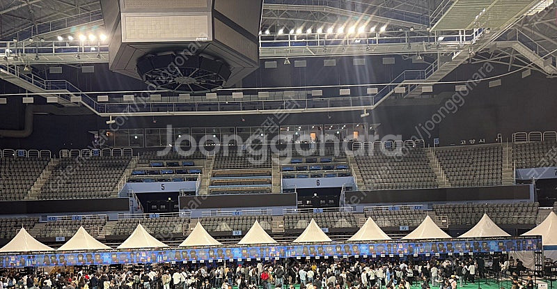 콜드플레이 2025 투어 티셔츠 S 새상품--2