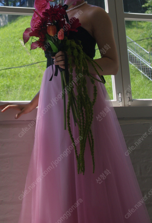 xpay 커스텀 유색 웨딩 드레스 (탑-검은색 / 치마-분홍색) 가격다운 이미지