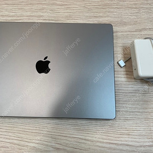 맥북프로 16인치 M1 MAX 상태 좋은 제품 판매합니다 (32GB 1TB)