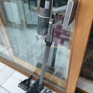 테팔 AF360 진공 청소기 판매합니다. 사진에 보이는 키트, 배터리 2개, 충전키트 등 모두 같이 판매합니다.