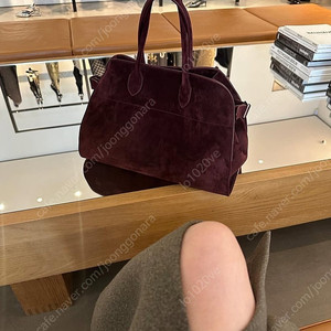 마이아이코 맨하탄 스웨이드 토트백 Manhattan Suede Tote bag 버건디브라운 판매합니다.새상품!