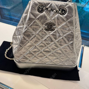 샤넬 가브리엘백팩 실버미듐(24번대)