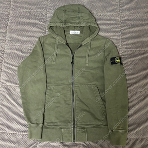 스톤아일랜드 후드집업 올리브 카키 S사이즈