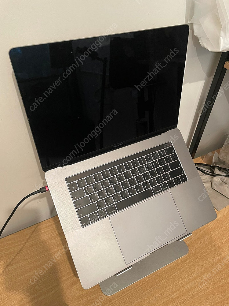 맥북프로 2018 15인치 터치바 이미지