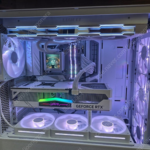 9800X3D RTX 4080 SUPER 리안리 화이트 본체 판매합니다(모니터도 같이판매 가능)