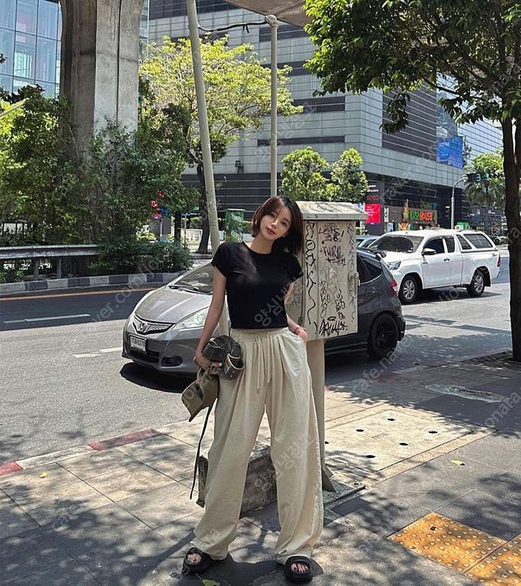 먼데이오프 와이드 밴딩 린넨팬츠. 런던플랏 릿킴 로웨어텀 트렌디어패럴 커먼유니크 보헤미안서울 슬로우앤드 브론 바이베... 이미지