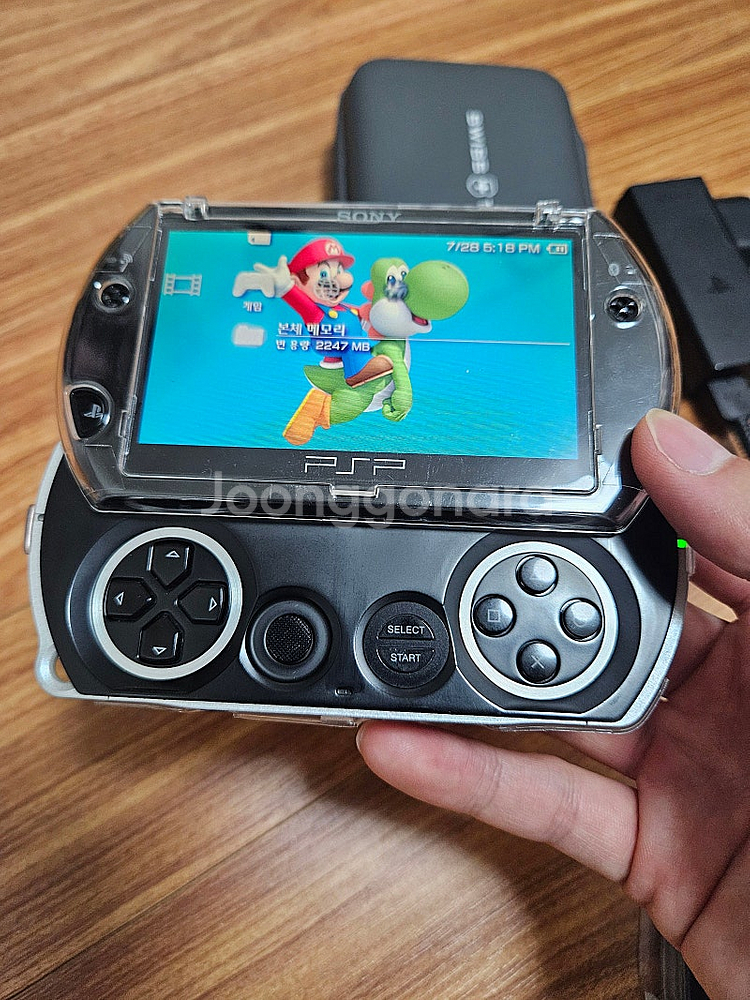 PSP-GO 본체 및 주변기기 각개처분--2