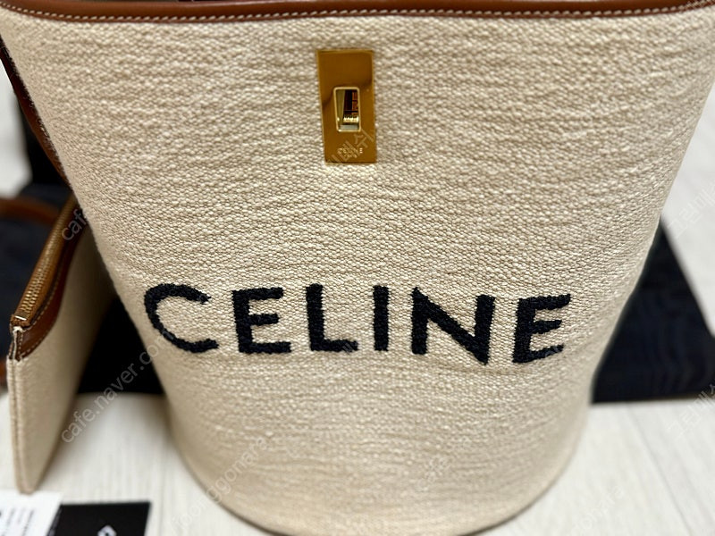 셀린느 자카드 로고 버킷백 팝니다--1