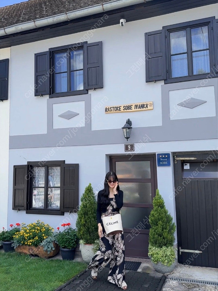 셀린느 자카드 로고 버킷백 팝니다--7