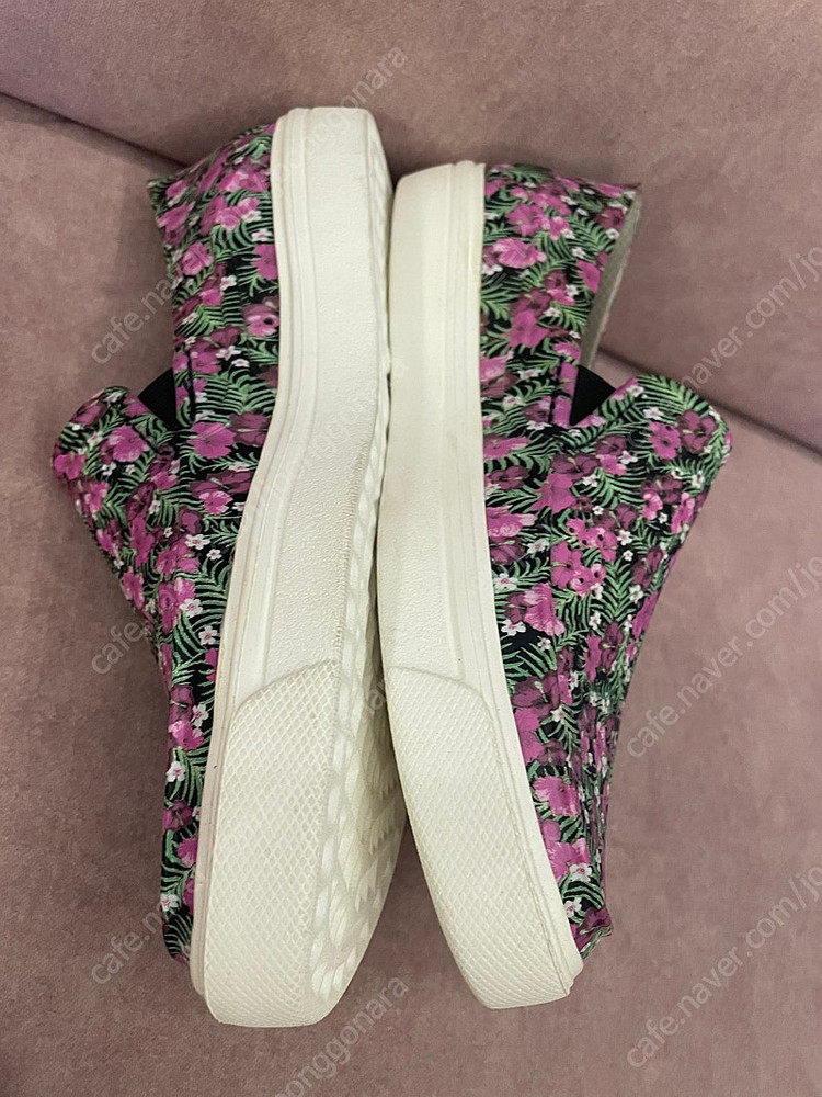 윤아 슬립온 크록스 220--1