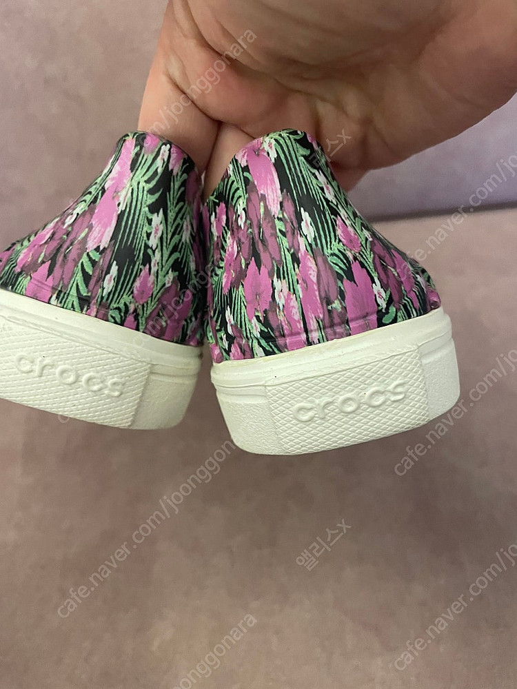 윤아 슬립온 크록스 220--2