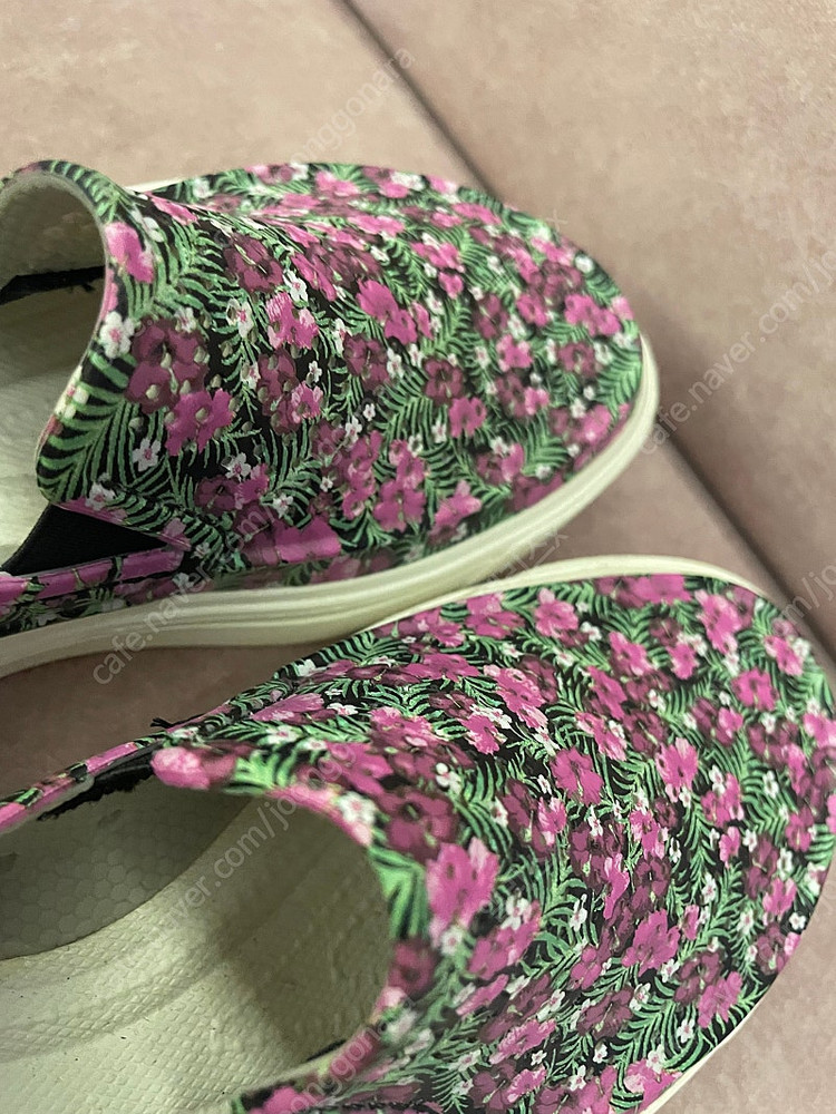 윤아 슬립온 크록스 220--5