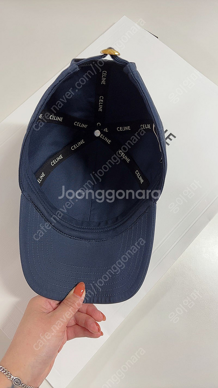 <더현대서울 구매>셀린느 볼캡 네이비 M 사이즈 팔아요...--3