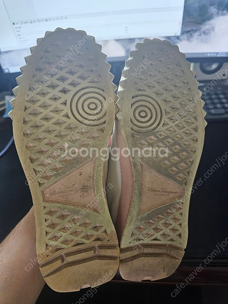 페라가모 간치니 여성 스니커즈 판매합니다. 7.5 c볼--6
