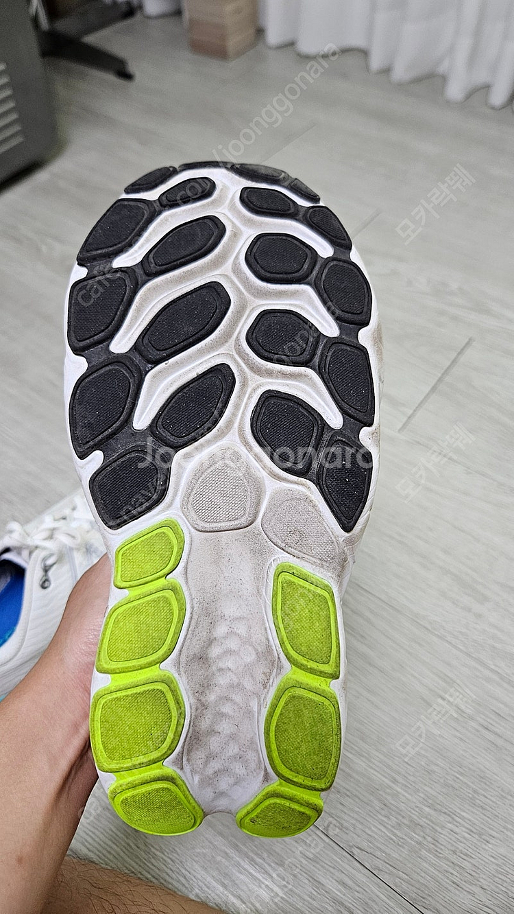 뉴발란스 프레시폼 모어 V4 270 2E--0