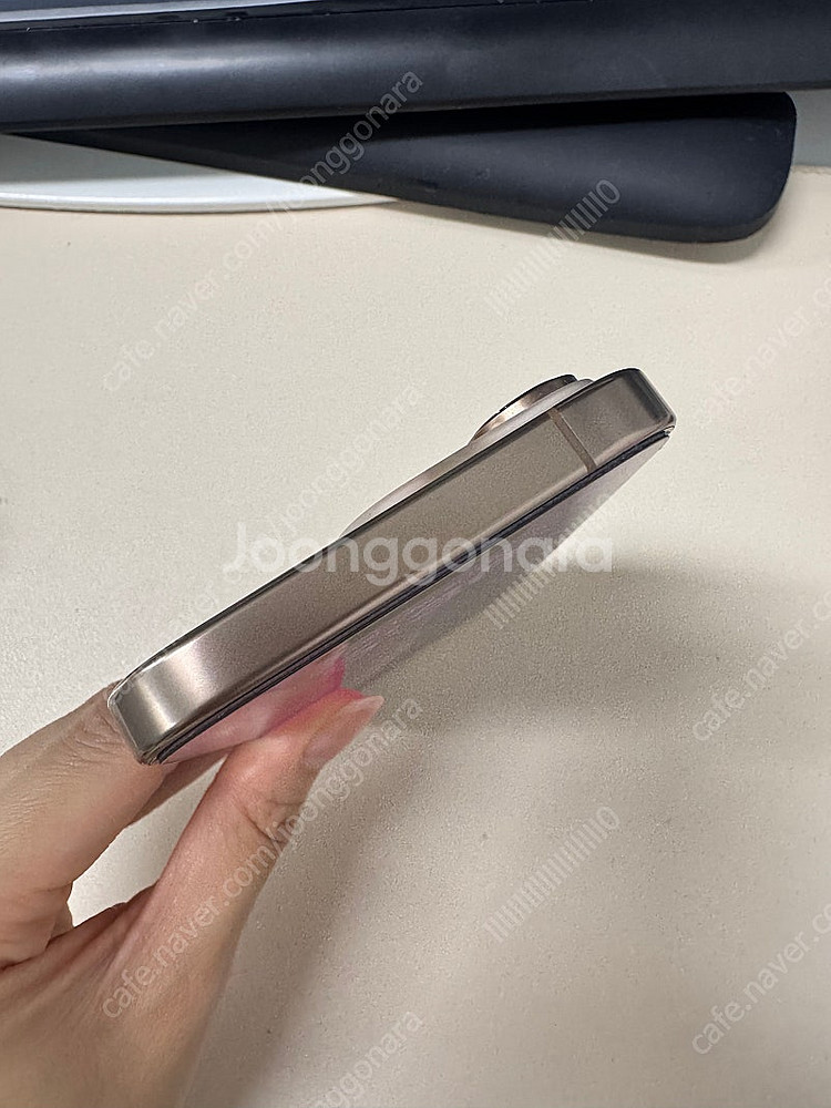 아이폰 16프로 1tb 데저트티타늄 판매합니다.--7
