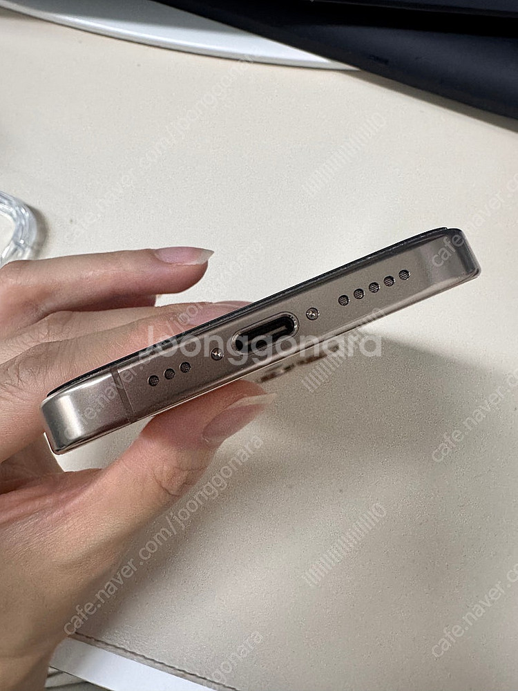 아이폰 16프로 1tb 데저트티타늄 판매합니다.--8