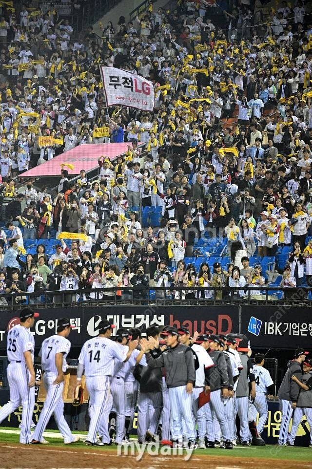 엘지트윈스 팬북 정말 간절하게 구해요. LG어린이 회원...--2